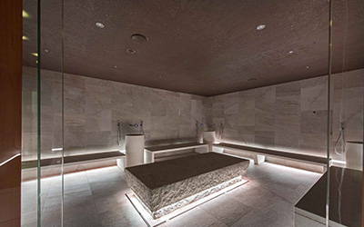 Ip-protected linear luminaires in hammam