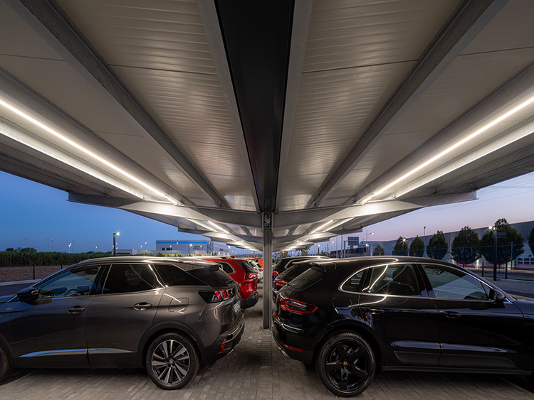 Beleuchteter Carport