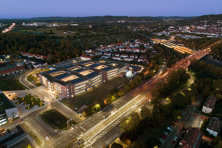 Beleuchtung einer Unternehmenszentrale mit LED