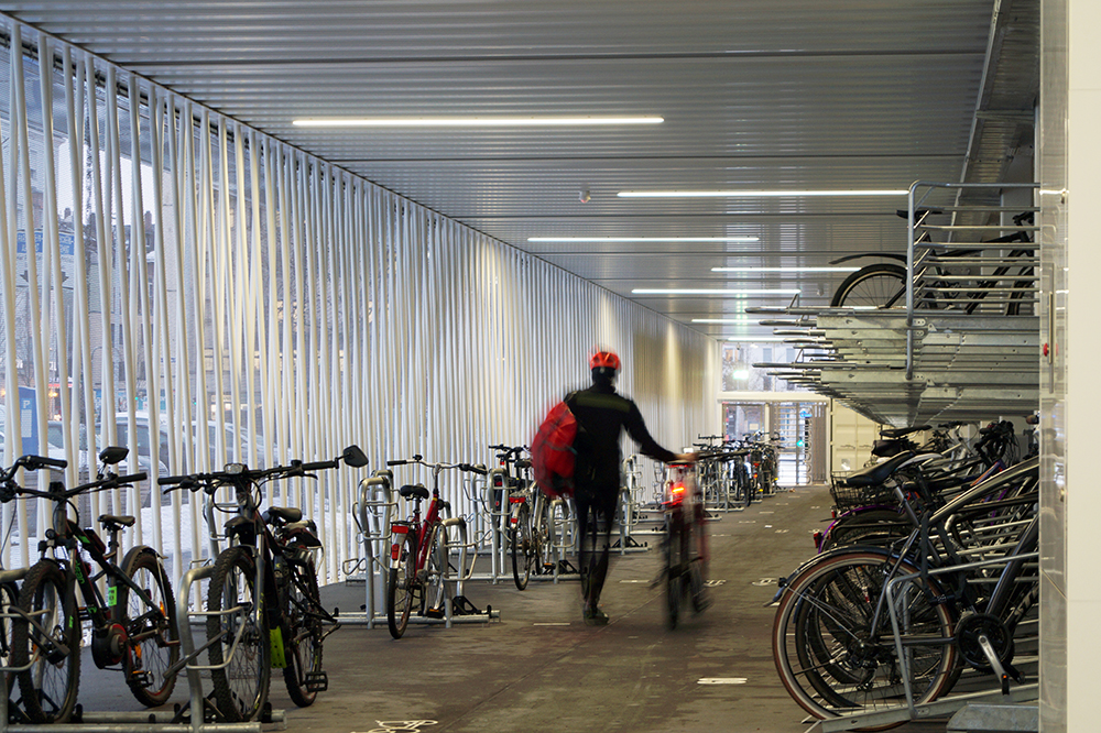 Leuchtensystem in Fahrradparkhaus am Hauptbahnhof Nürnberg
