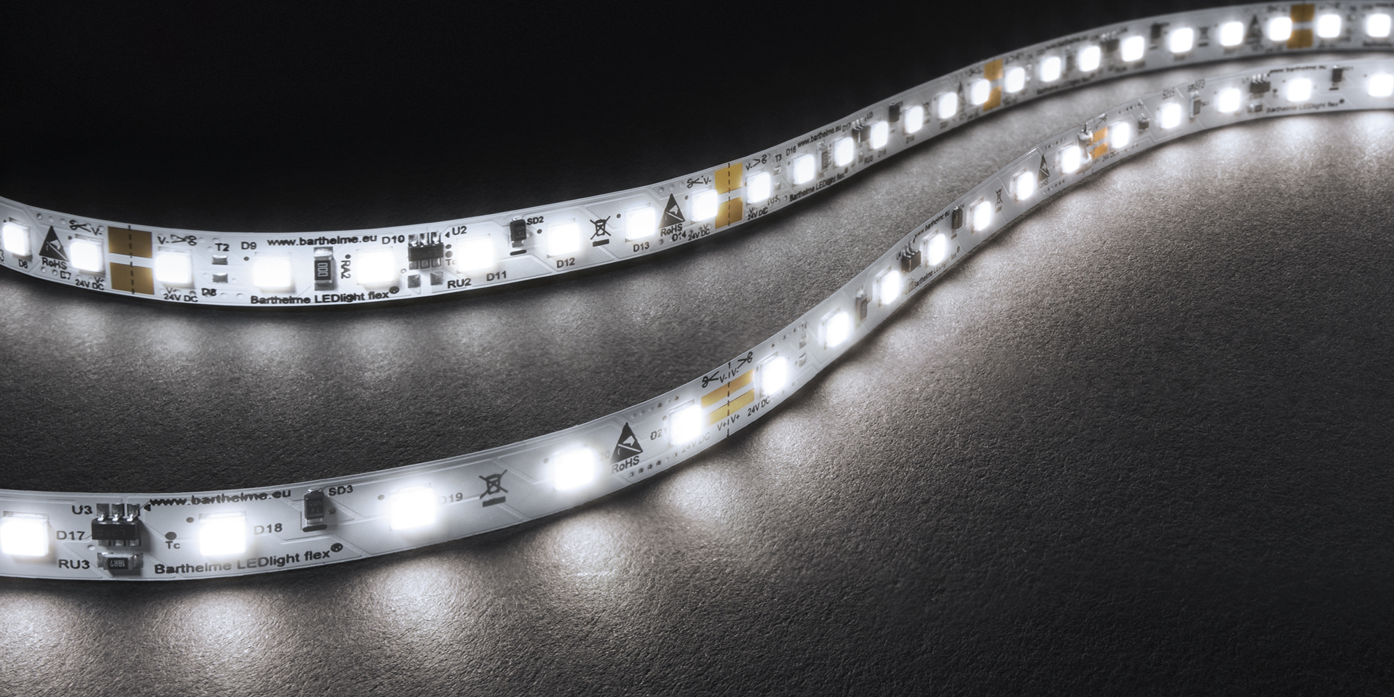 Trotz flacher Bauform verfügt die neue LEDlight flex High Efficiency Serie über ein äußerst effizientes Wärmemanagement bei optimaler Lichtausbeute.
