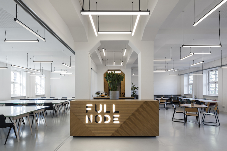 Workingspace-with-linear-luminaires